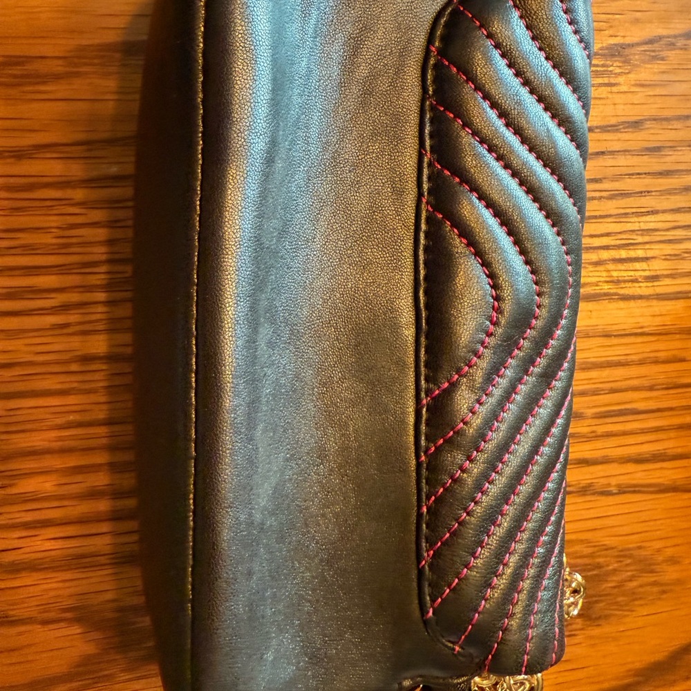 Henri Bendel Black Clutch/wristlet with Gold Chain snd pink interior - Picture 7 of 8